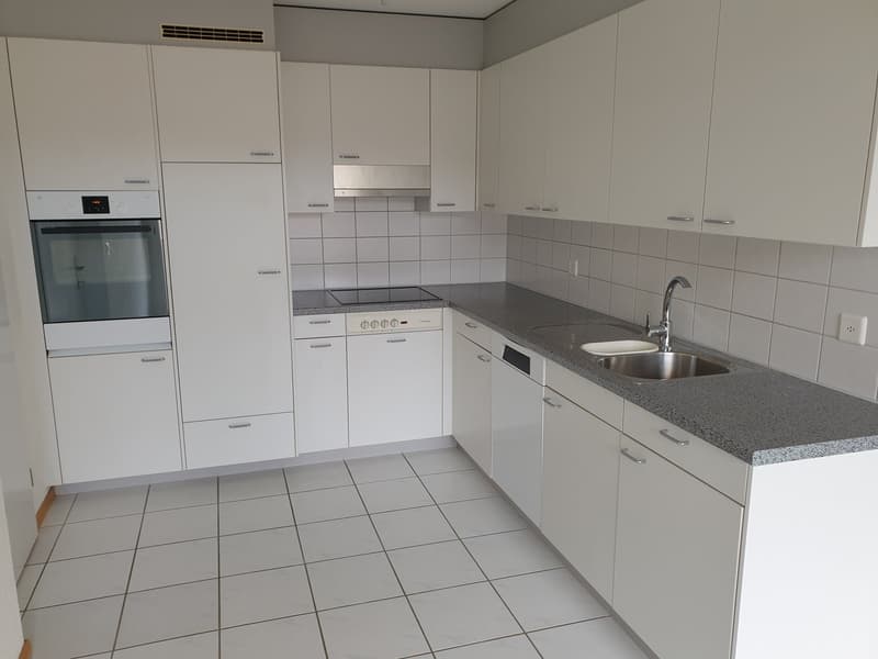 Helle zentral gelegene 4.5 Zimmerwohnung im 3. OG (2)