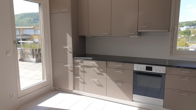 Helle, grosse, 5.5-Zimmerwohnung mit Aussicht (2)