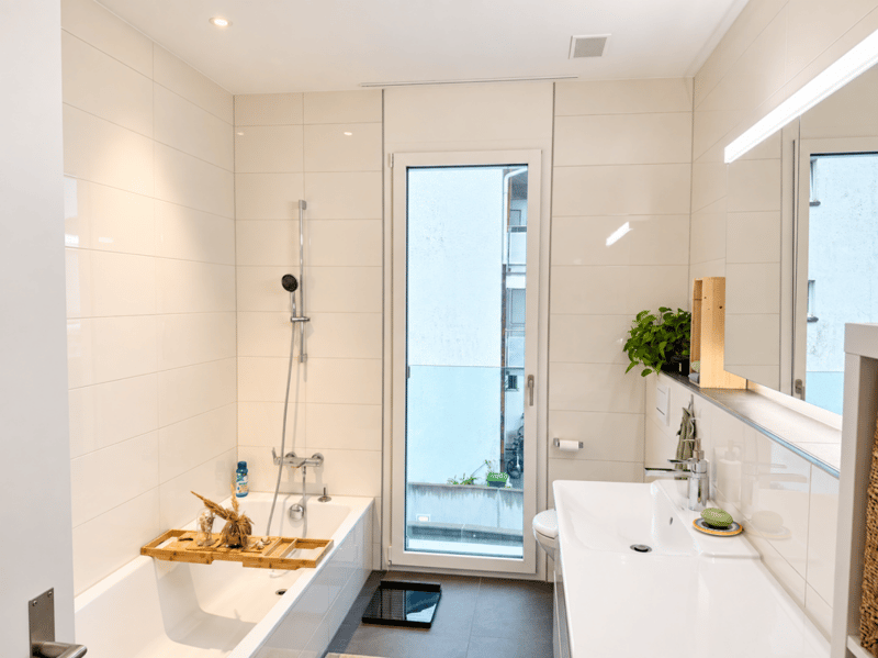 Nasszelle mit Badewanne