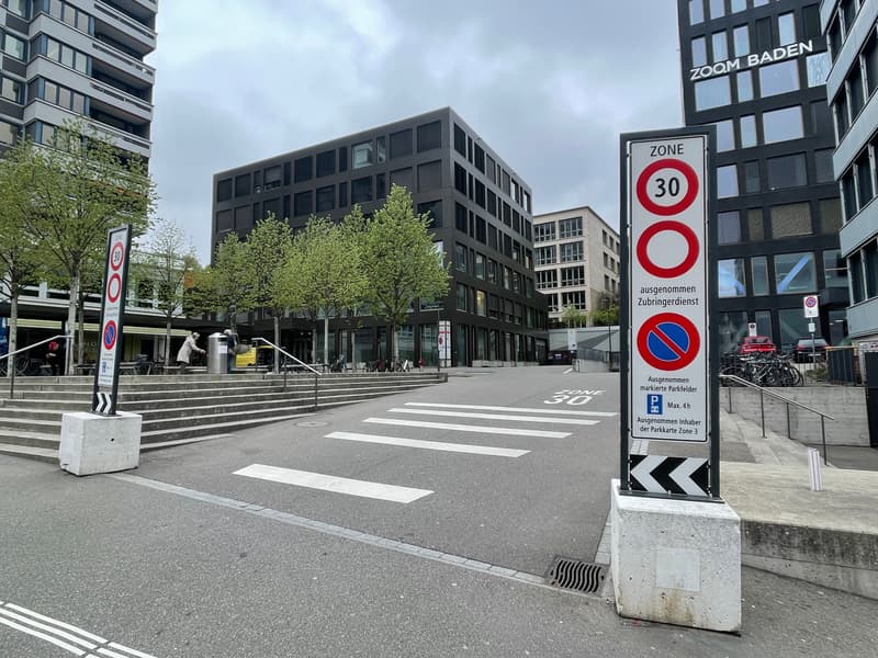 Attraktive Gewerbefläche mit sep. Lager und 10 Einstellplätzen (14)
