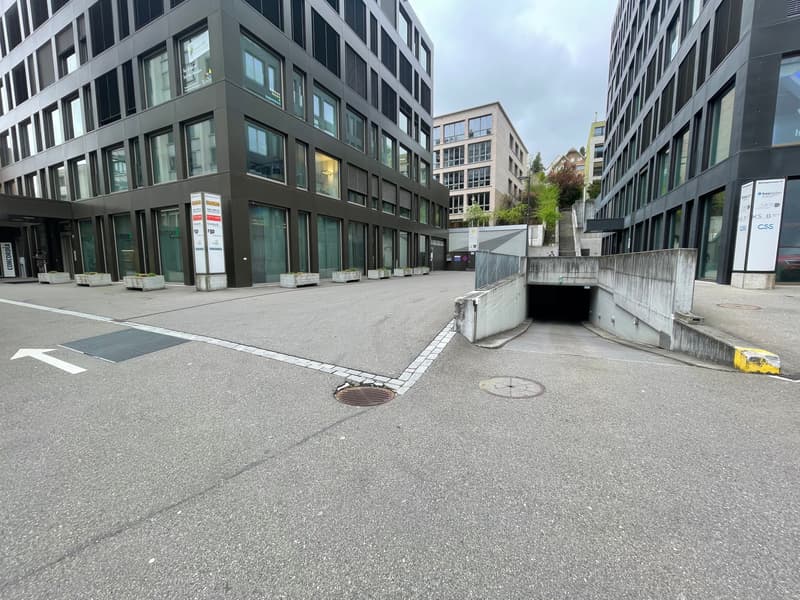 Attraktive Gewerbefläche mit sep. Lager und 10 Einstellplätzen (11)