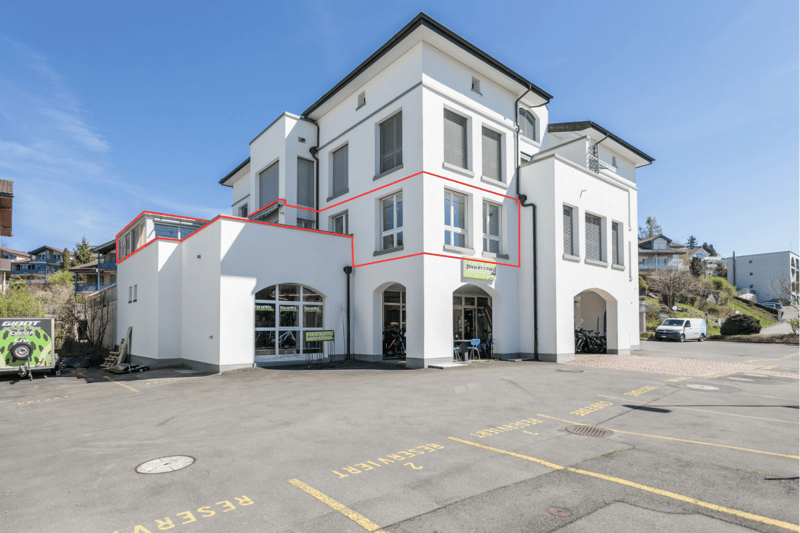 Zentrale und lichtdurchflutete 3.5-Zimmer-Wohnung mit grosszügigem Wintergarten (2)
