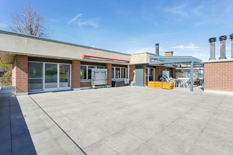 Wohnen mit Weitsicht: 7.5-Zimmer-Terrassenhaus mit Panorama-Terrasse (9)