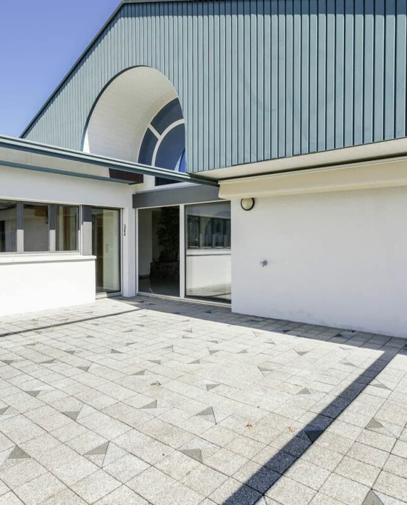 8.5-Zimmer-Zweifamilienhaus mit viel Potenzial (7)