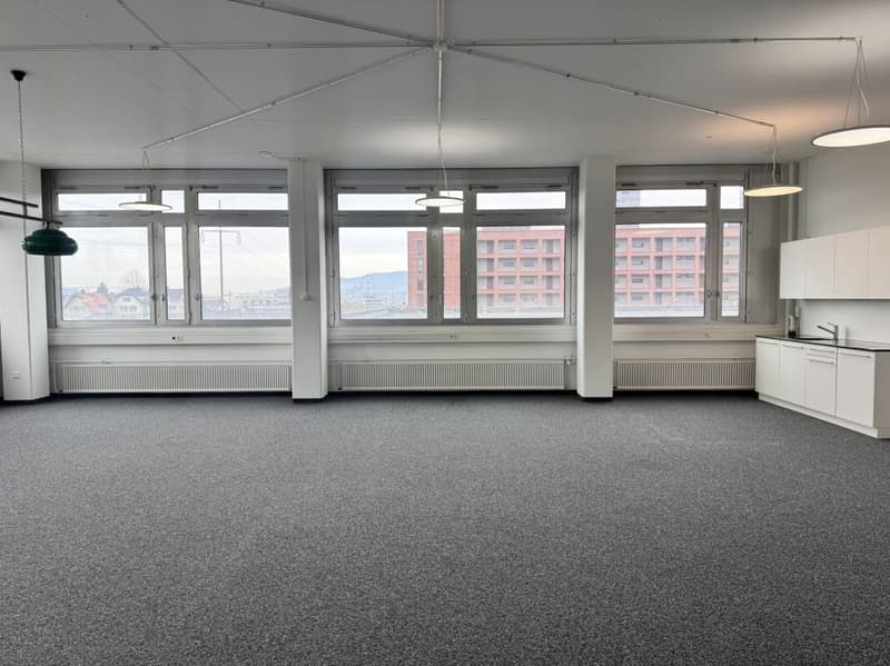 Spazio ufficio luminoso nella immediata vicinanza della stazione di Regensdorf (2)