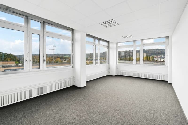 Attraktive Büro- und Gewerbeflächen an bester Lage von Regensdorf (4)