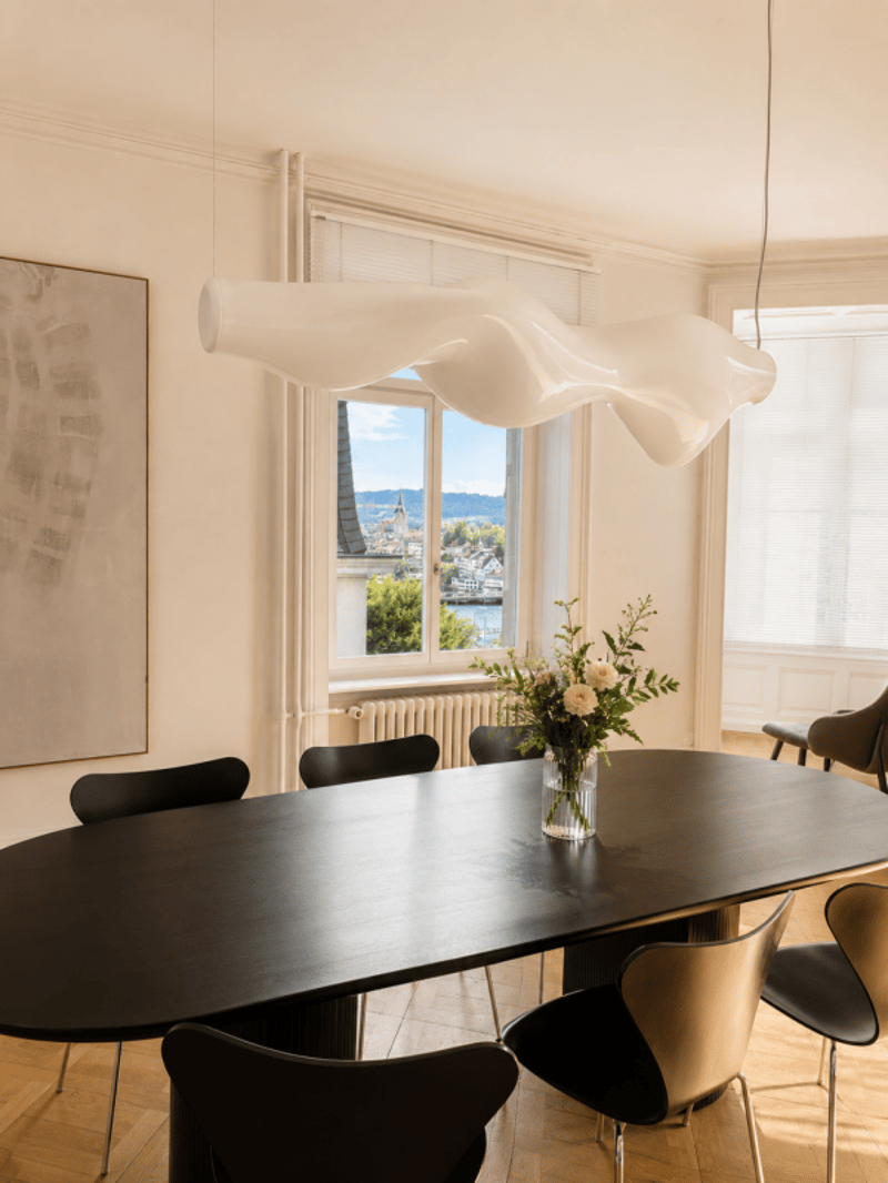 Einzelner vollausgestatteter Arbeitsplatz im Gemeinschaftsbüro (4)