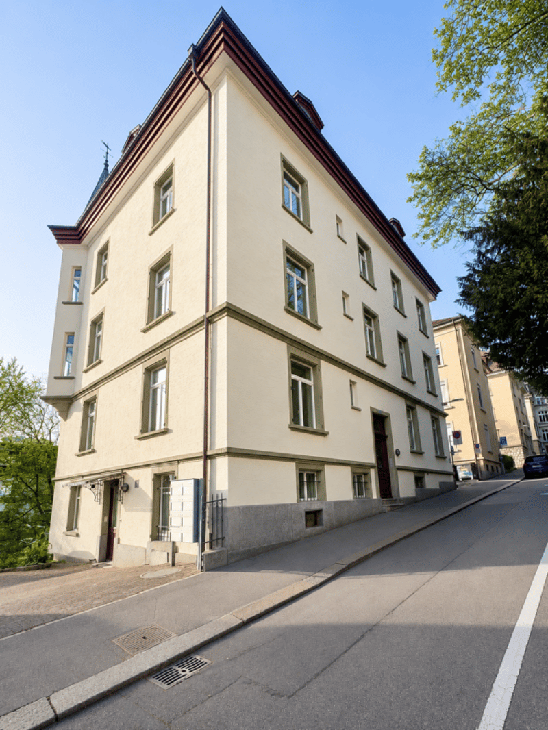 Einzelner vollausgestatteter Arbeitsplatz im Gemeinschaftsbüro (12)