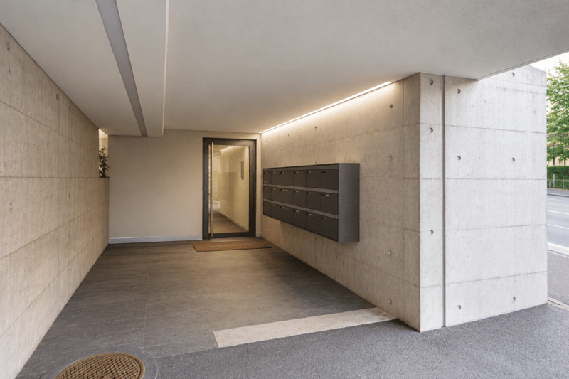 2.5-Zimmer-Gartenwohnung mit lauschigem Sitzplatz mitten in Zürich (12)