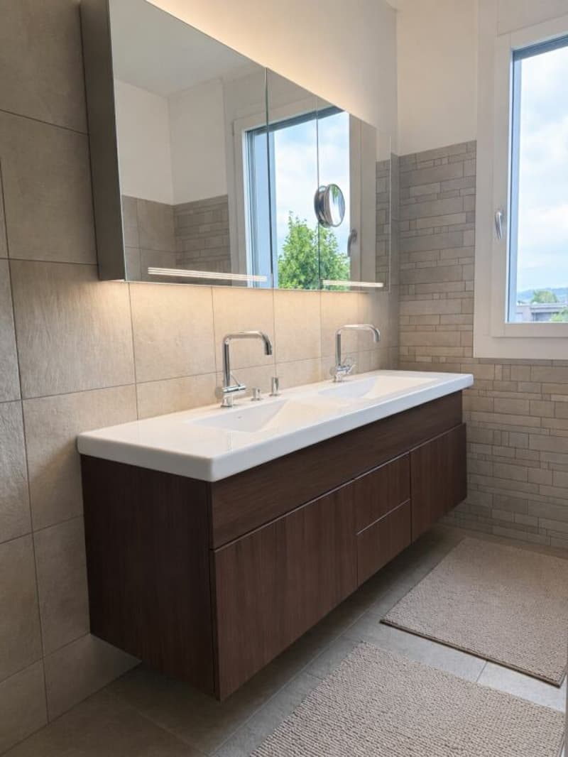 Helles Tageslicht-Badezimmer en suite