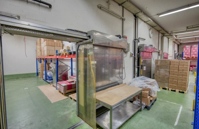 Espace commercial et de stockage attractif dans un emplacement favorable au trafic (9)