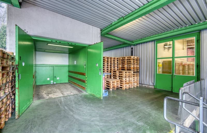Espace commercial et de stockage attractif dans un emplacement favorable au trafic (8)