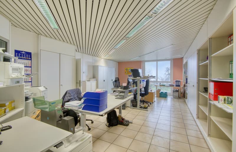 Espace commercial et de stockage attractif dans un emplacement favorable au trafic (11)