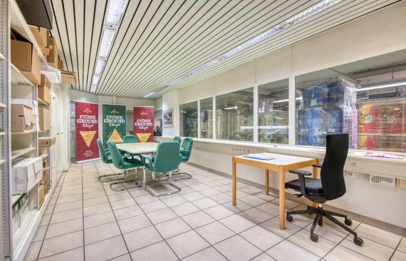 Espace commercial et de stockage attractif dans un emplacement favorable au trafic (12)