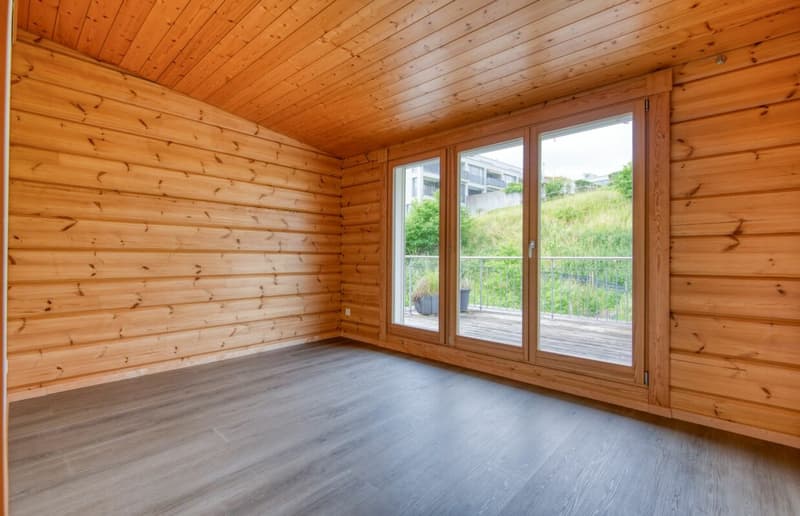 2-Zimmer-Wohnung mit Terrasse über die ganze Wohnungslänge Viel Holz, viel Licht und eine Terrasse, die alles verbindet (6)