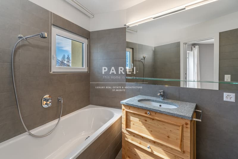 Exklusive 4.5-Zimmer-Ferienwohnung mit Panoramablick – Sommersaison in La Punt (6)