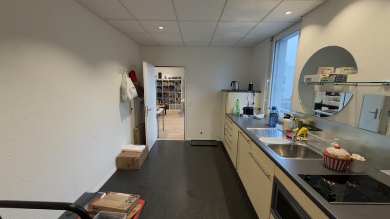 Zentrale Büro- und Gewerbefläche in Urdorf zu vermieten (5)