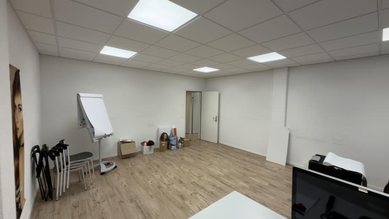 Zentrale Büro- und Gewerbefläche in Urdorf zu vermieten (12)
