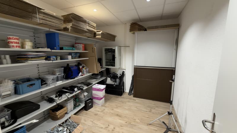 Zentrale Büro- und Gewerbefläche in Urdorf zu vermieten (8)