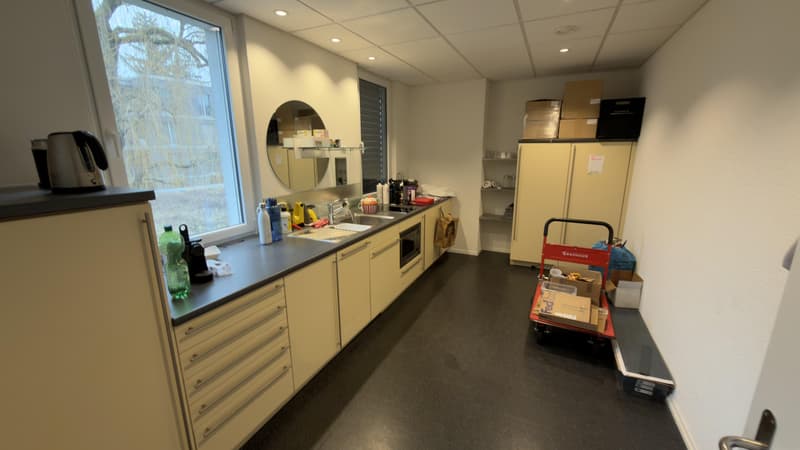 Zentrale Büro- und Gewerbefläche in Urdorf zu vermieten (4)