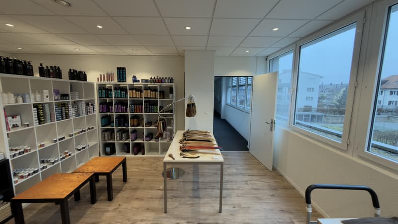 Zentrale Büro- und Gewerbefläche in Urdorf zu vermieten (3)
