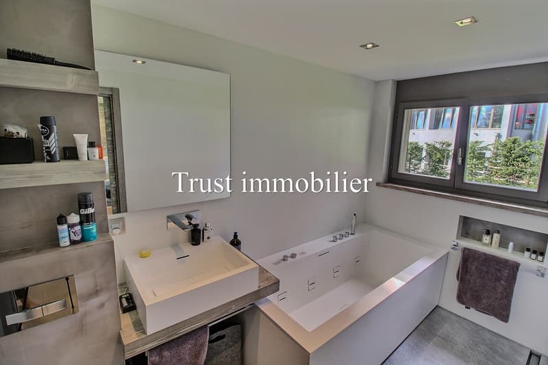 3000. Superbe appartement moderne rénové (9)