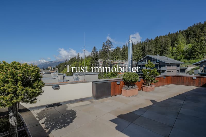 5043. Bel Attique-Duplex traversant, avec vue sur Lac Grenon (10)