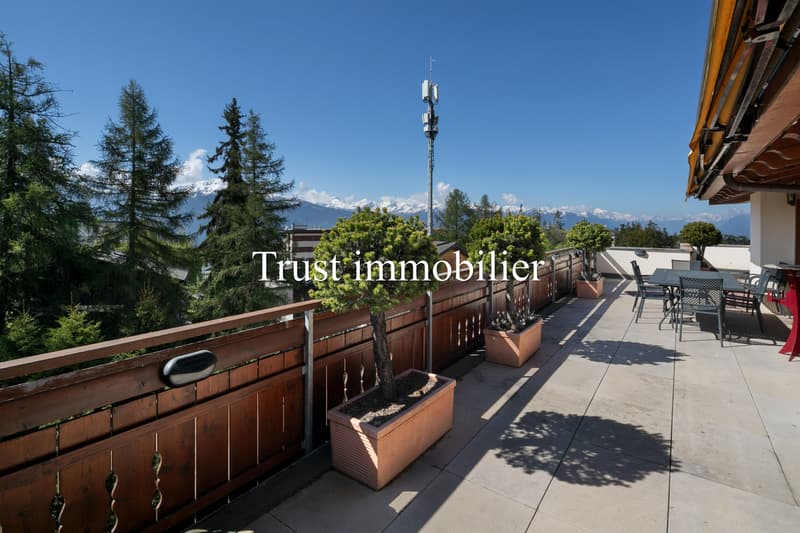 5043. Bel Attique-Duplex traversant, avec vue sur Lac Grenon (12)