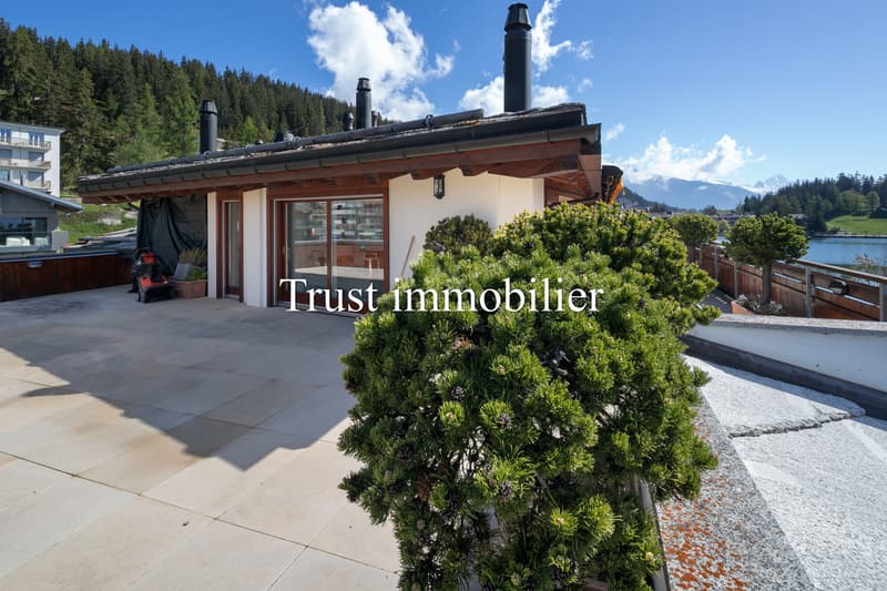 5043. Bel Attique-Duplex traversant, avec vue sur Lac Grenon (11)