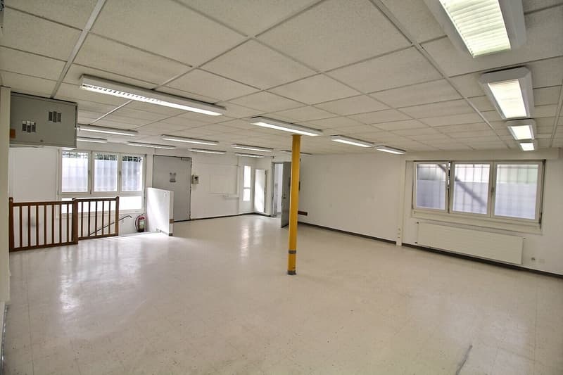 7003. Local Commercial / Bureaux au centre Chermignon d'en Haut (4)