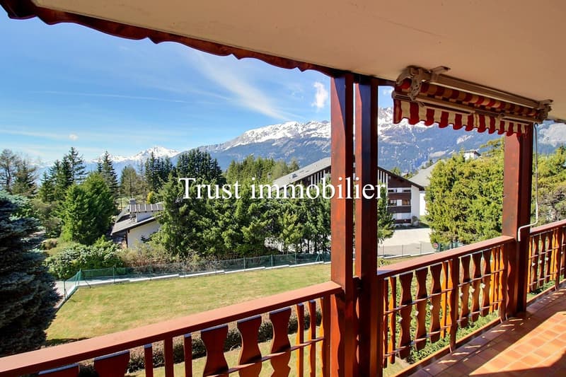 3010. EXCLUSIVITE. Appartement traversant dans jolie résidence (2)