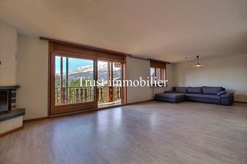 3010. EXCLUSIVITE. Appartement traversant dans jolie résidence (3)