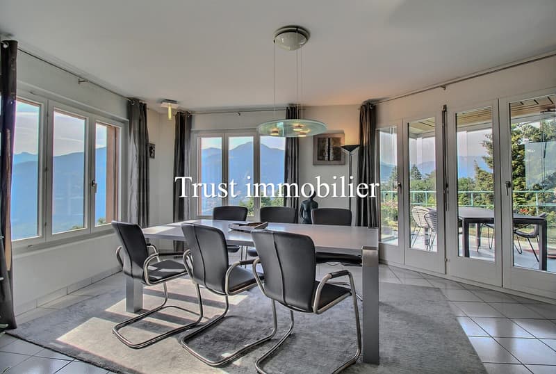 6002. Maison lumineuse avec vue panoramique sur les montagnes (4)