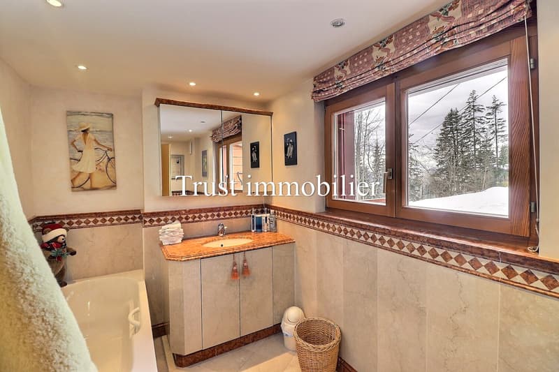 5008. Exceptionnel SKI IN/OUT appartement au centre de Crans (13)