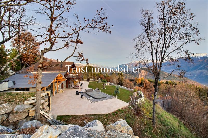Vue panoramique et tranquillité garanties pour ce Chalet (2)