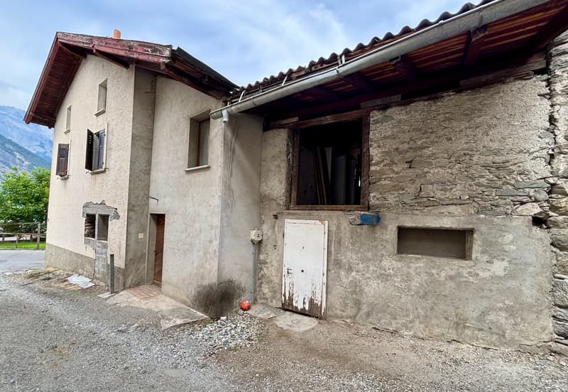 6003-MV-Riddes.Maison villageoise avec grand potentiel à rénover (1)