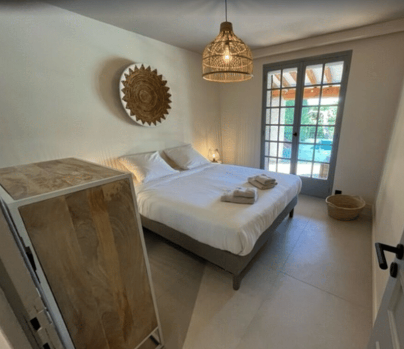PROCHE BANDOL LOUE VILLA BORD DE MER A LA SEMAINE DOMAINE PRIVE AVEC PISCINE (12)
