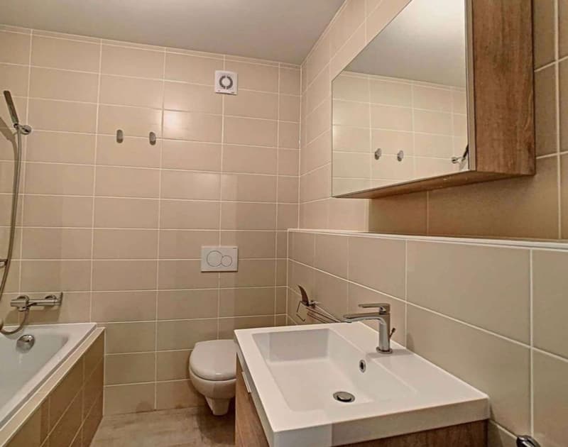Superbe appartement de 2.5 pièces au premier étage à côté de l'hôpital (3)