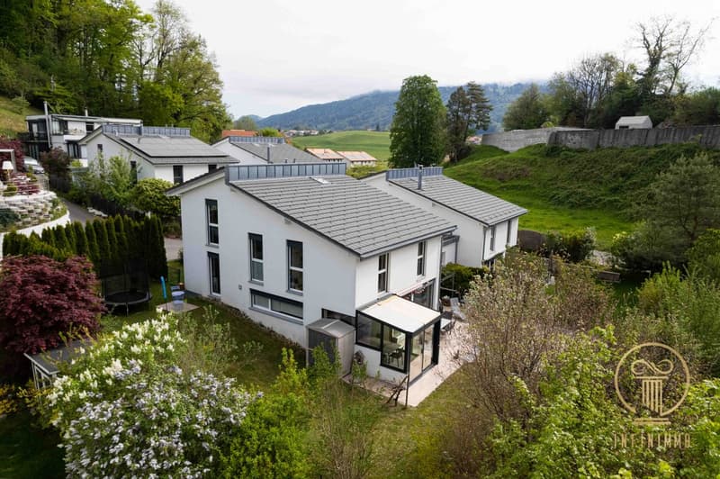 Exclusivité ! CHATEL-ST-DENIS, objet rare. Magnifique villa jumelée par le garage 5.5 pièces. (2)