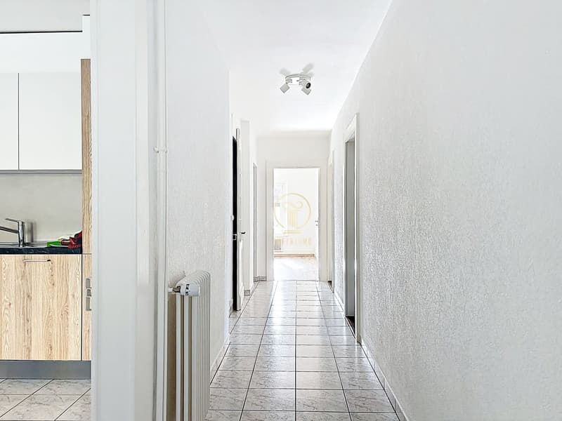 A BALLAIGUES - bel immeuble très bien entretenu et rénové de 5 appartements, 2 dépôts et 9 places de parc (10)