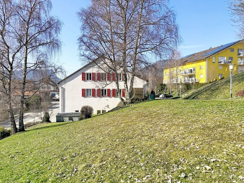 A BALLAIGUES - bel immeuble très bien entretenu et rénové de 5 appartements, 2 dépôts et 9 places de parc (6)