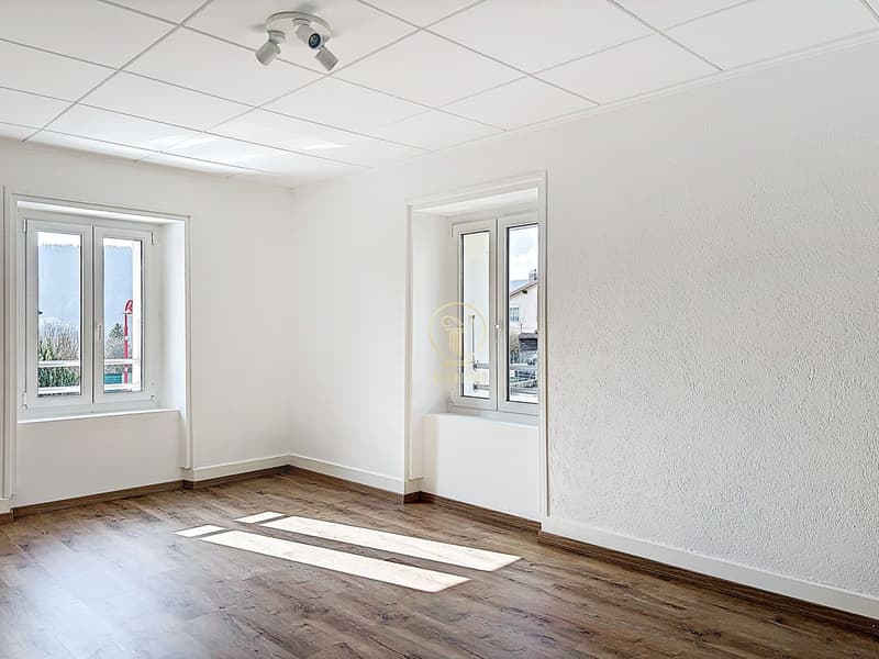 A BALLAIGUES - bel immeuble très bien entretenu et rénové de 5 appartements, 2 dépôts et 9 places de parc (7)