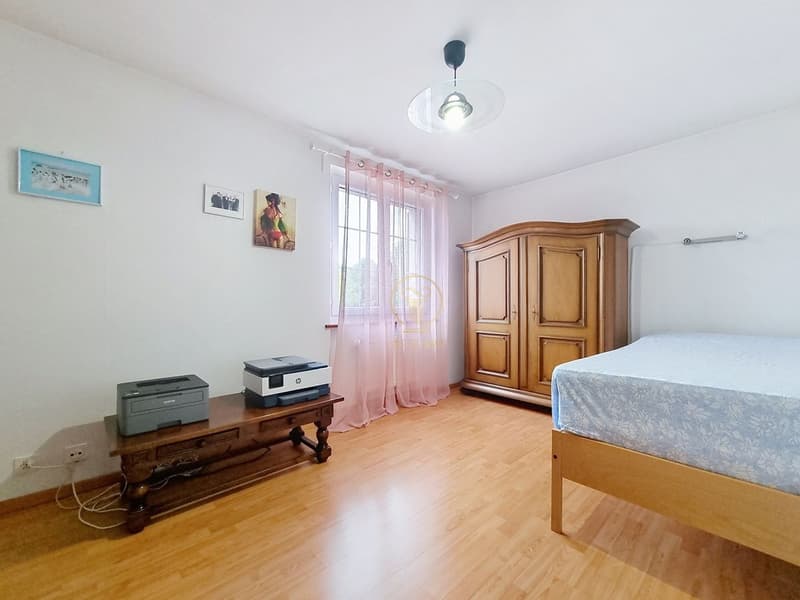 RENENS - Villa mitoyenne de 5.5 p. avec grand jardin. Pas inscrite dans une PPE. (8)