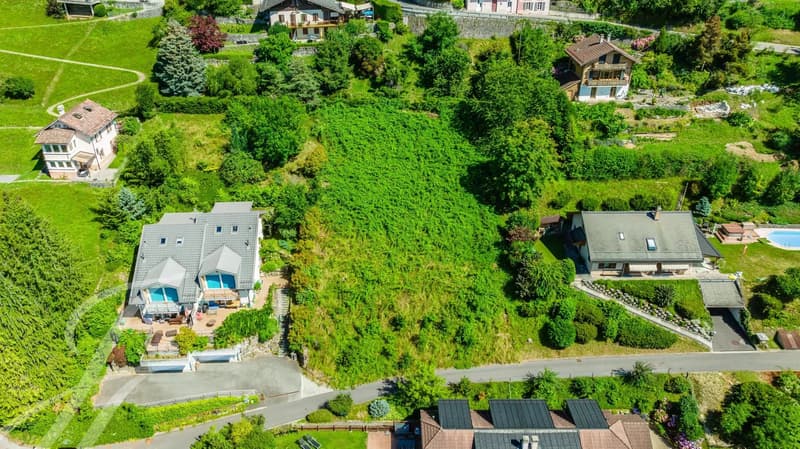 Très beau terrain constructible avec vue sur le lac