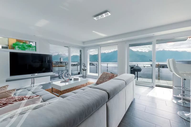 EXCLUSIVITÉ! Somptueux appartement de haut standing avec vue lac