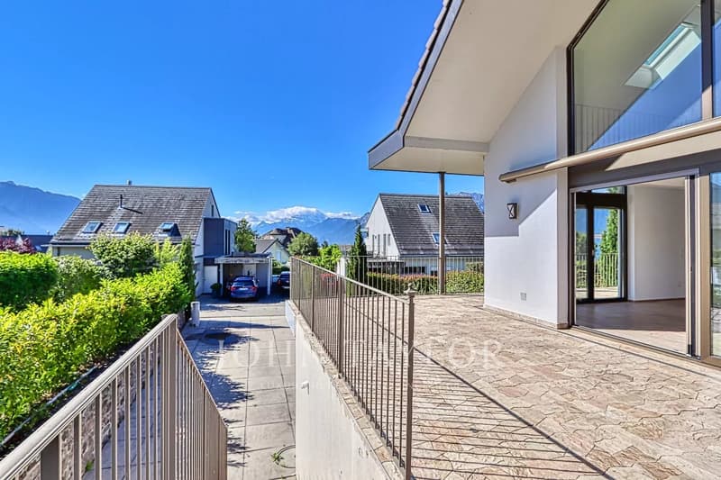 Villa mitoyenne contemporaine, comme neuve (2)