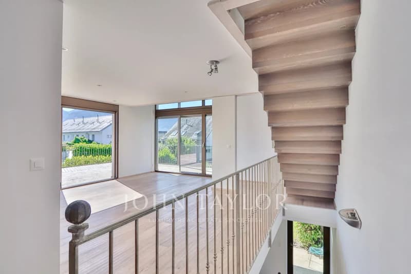 Villa mitoyenne contemporaine, comme neuve (9)