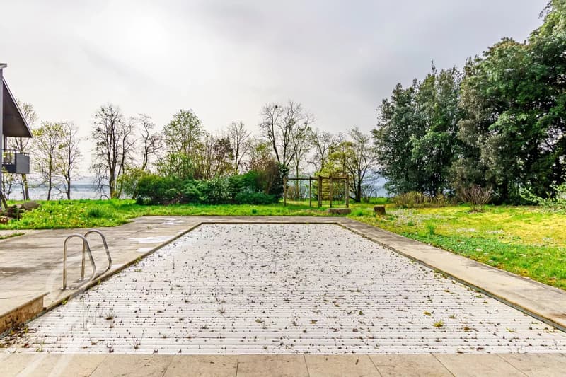 Villa pieds dans l'eau avec parcelle de 7'585m2 (5)