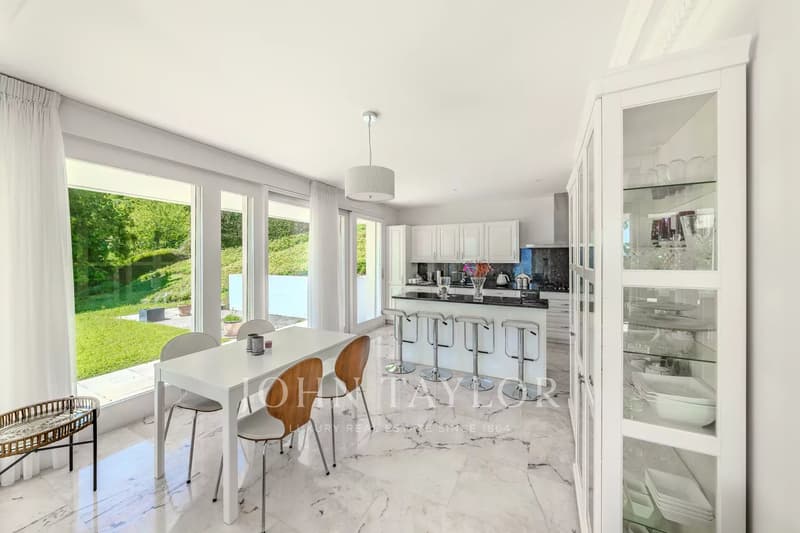 EXCLUSIVITÉ!! Spacieuse villa avec vue panoramique spectaculaire (7)