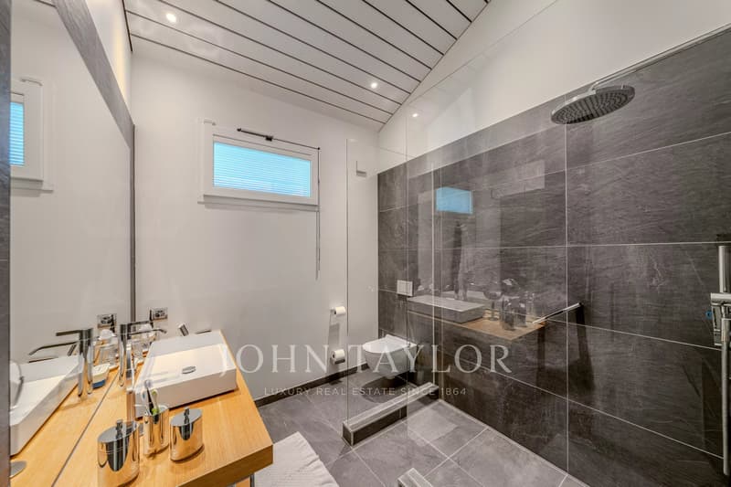 EN EXCLUSIVITÉ: Villa moderne avec piscine, vue sur le lac et le Mont-Blanc (10)